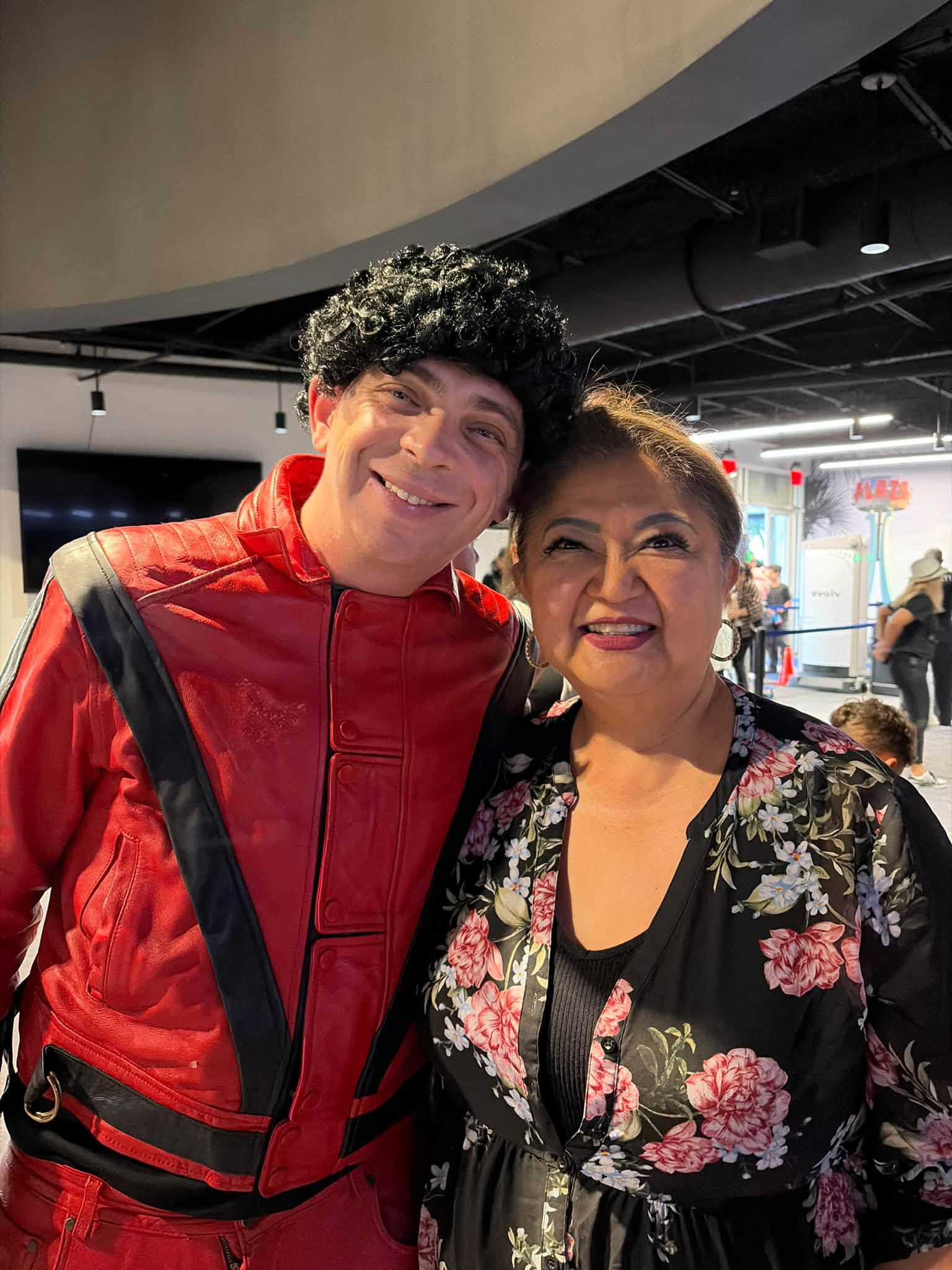Thommy with a Moonwalkers student dressed as Michael Jackson